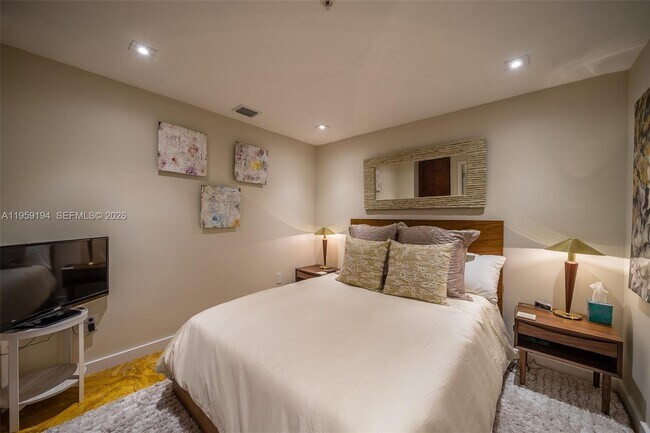 Building Photo - 3400 SW 27th Ave