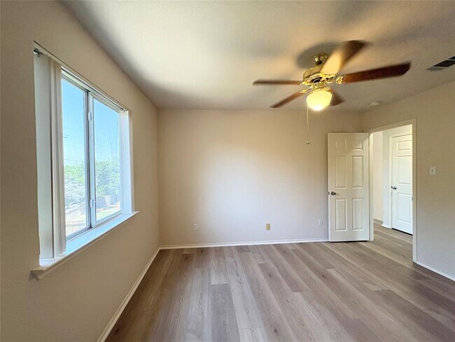Building Photo - 1101 Wood Creek Dr