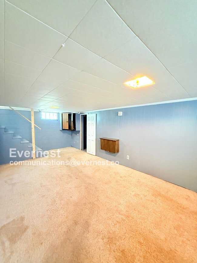 Building Photo - 3852 Wallwerth Dr