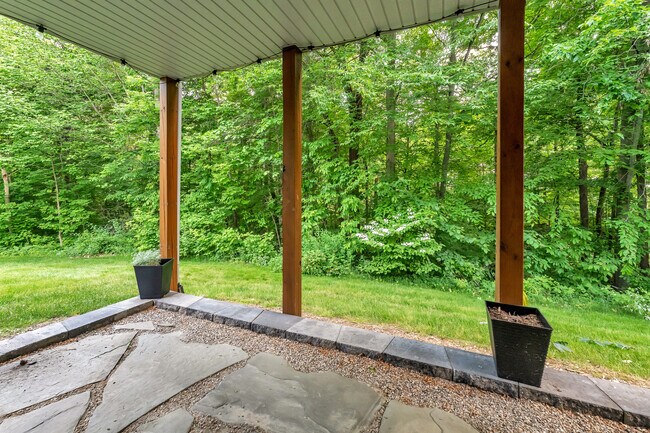 Building Photo - 6690 Green Valley Ct SE