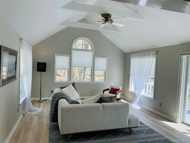Building Photo - 465 Tarpon Dr