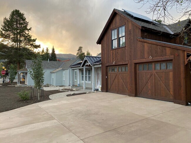 Building Photo - 300 Washington Rd