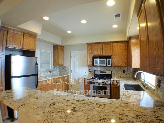 Building Photo - 573 E Eaton Rd