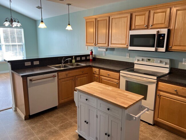 Building Photo - Pet-friendly, 3 Bedroom, 2 Bath Home with Fenced Yard in St. James School Area! Available in May!