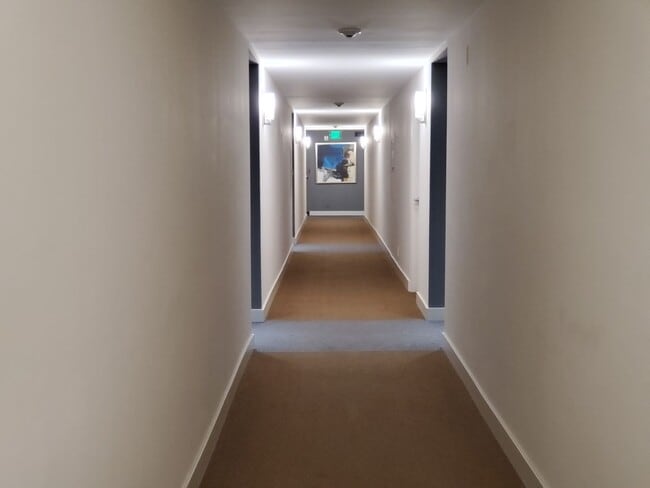 Building Photo - Renovated Pacific Heights 2x2 Condo with g...
