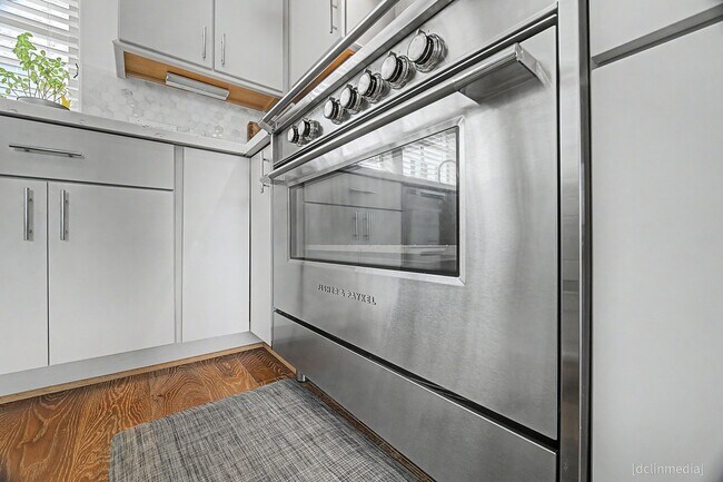 Building Photo - 4009 University Grove St