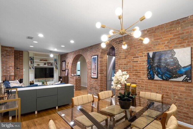 Building Photo - 410 11th St NE