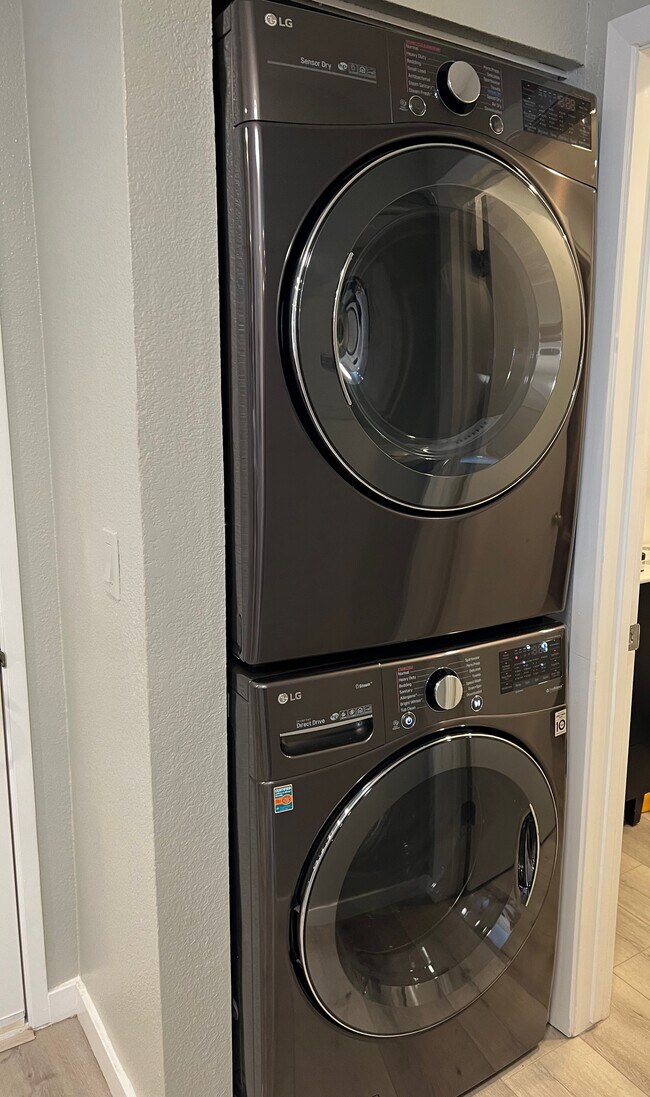 Building Photo - 411 Park Ave