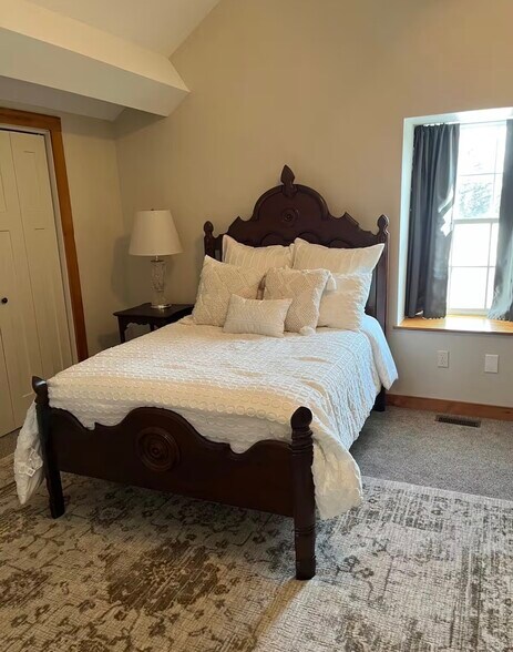 Additional third bed available - 237 Fremont Ave