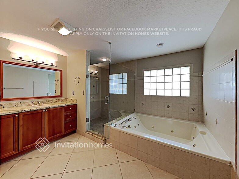 Building Photo - 9841 NW 10th Ct