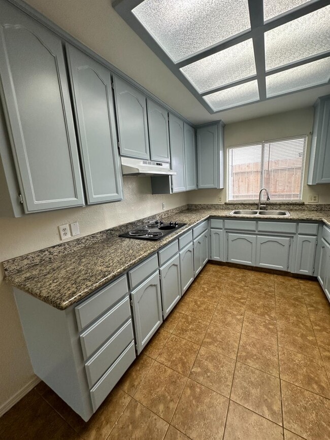 Building Photo - 2352 N Katy Ave