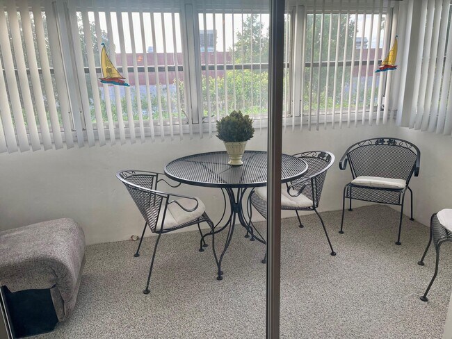 Building Photo - 117 Lake Terrace