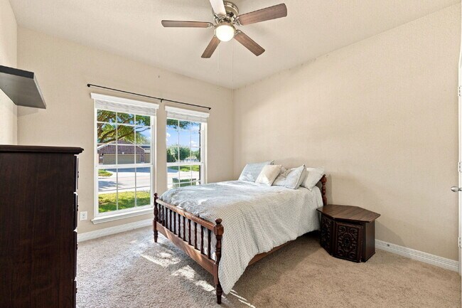 Building Photo - 8951 Highland Dawn