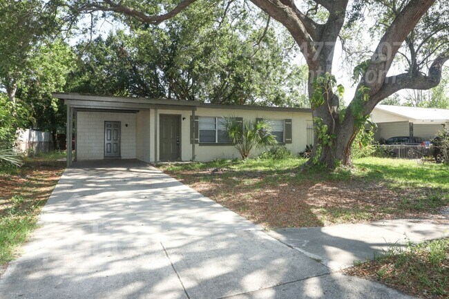 Primary Photo - Completely Remodeled 3/1 in Orlando with C...