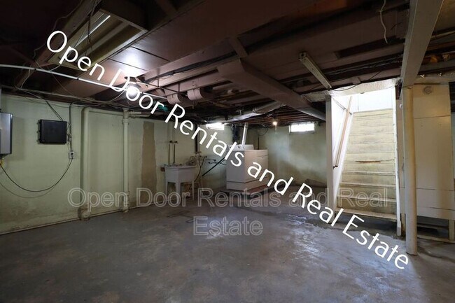 Building Photo - 1649 Rumsey Ave