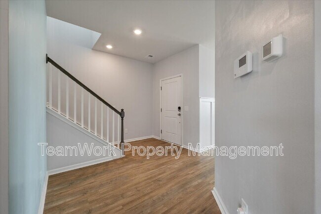 Building Photo - 208 Evergreen Ave