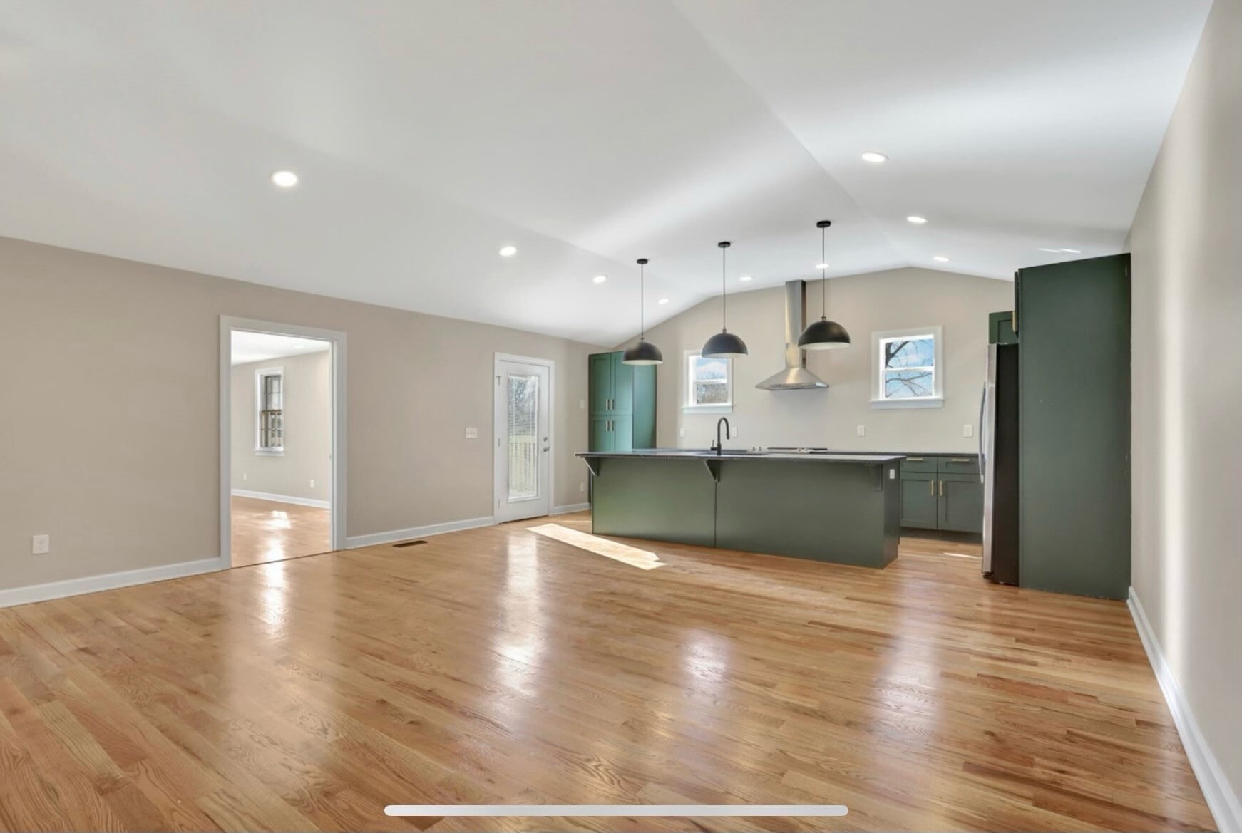 Great Room - 462 Lanier Dr