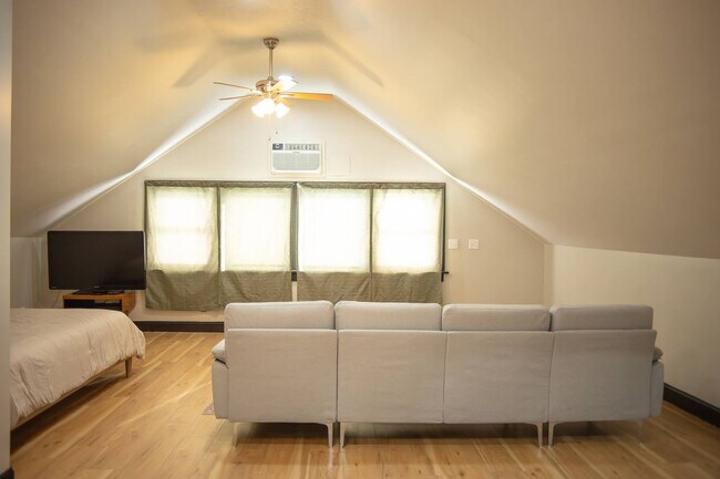 Building Photo - 4174 Cass St