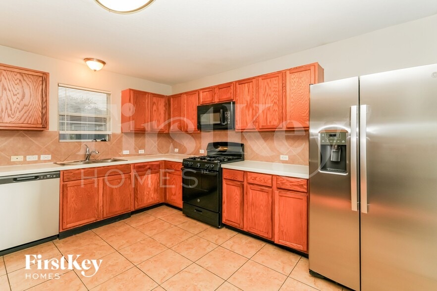 Building Photo - 2026 Cold River Dr