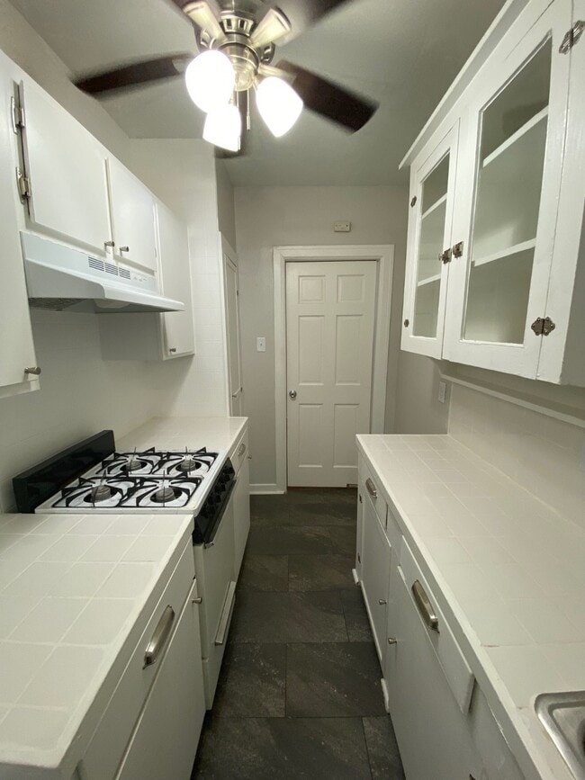 Building Photo - 419 W Polk St