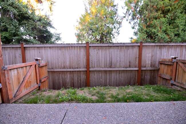 Building Photo - 14538-14512 12th Ave NE