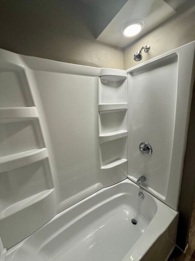 Building Photo - 709 Henrietta St