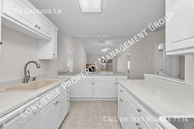 Building Photo - 5301 Grenada Ln