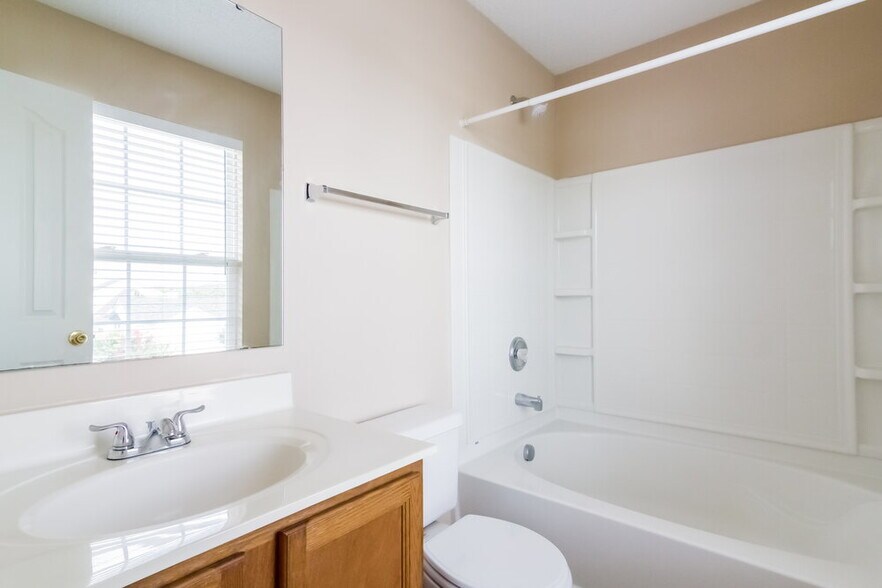 Building Photo - 15257 Pangborn Pl