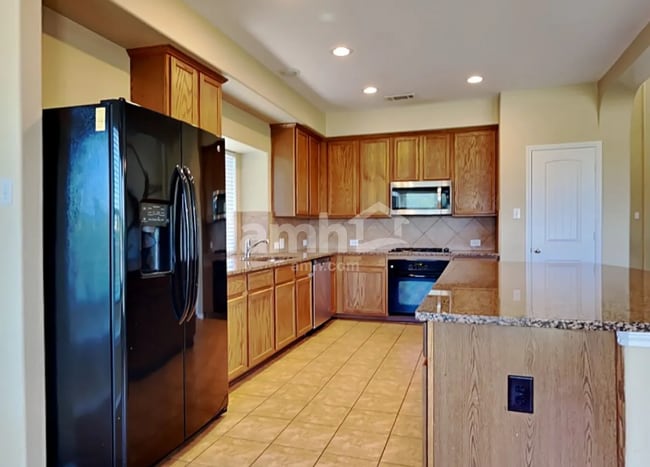 Building Photo - 705 Rolling Hills Ln