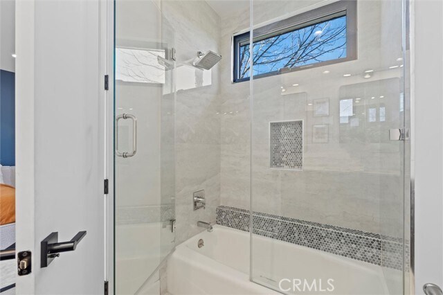 Building Photo - 17437 Oak Creek Ct