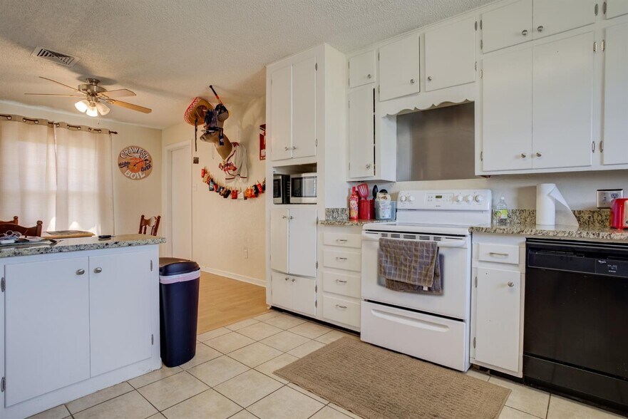 kitchen toward dining - 3705 38th St