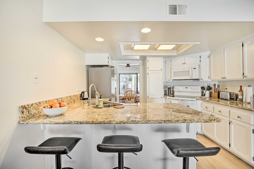 Building Photo - 6908 Peachtree Rd