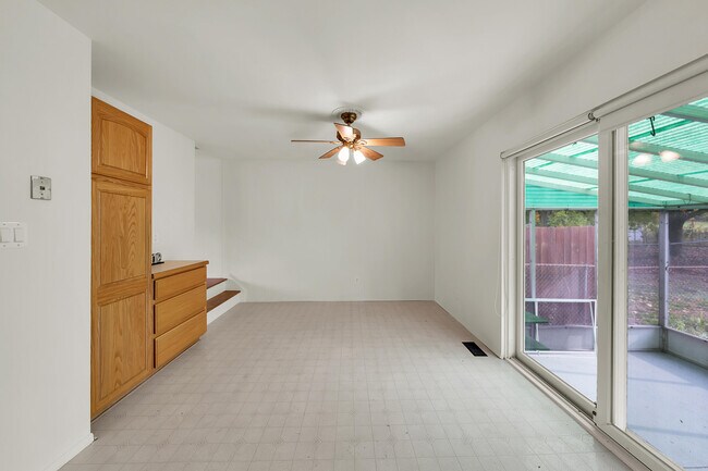 Building Photo - 144 Parnacott Dr