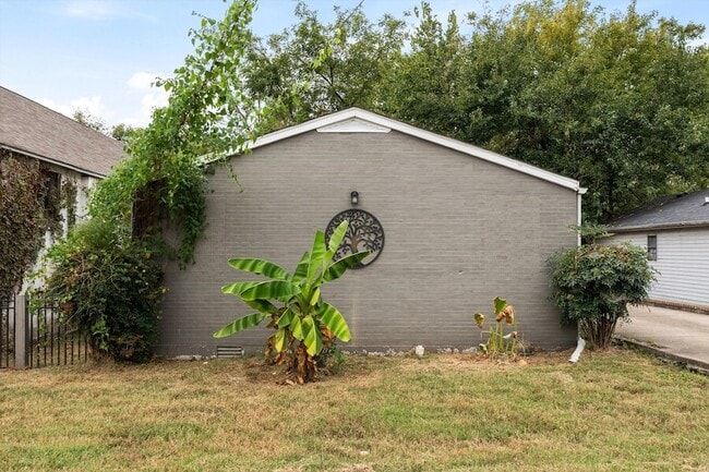 Building Photo - 1723 23rd Ave N