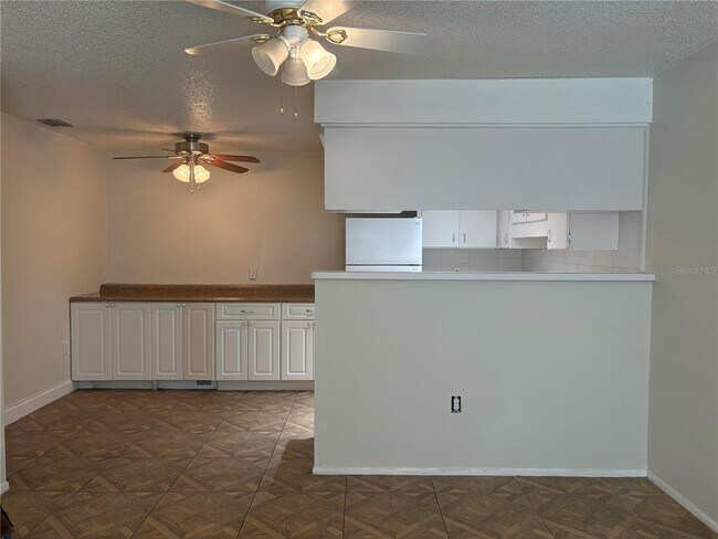 Building Photo - 6177 Chesham Dr
