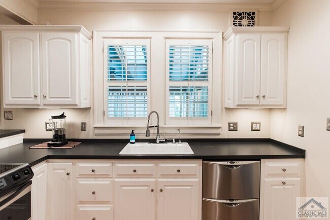 Building Photo - 285 Hampton Ct