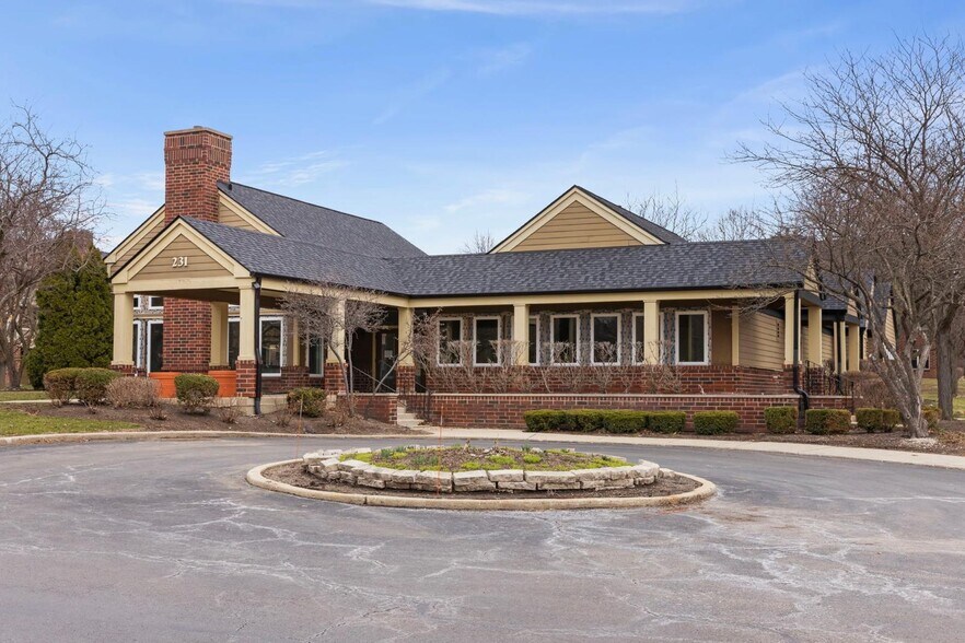 Building Photo - 208 Glengarry Dr
