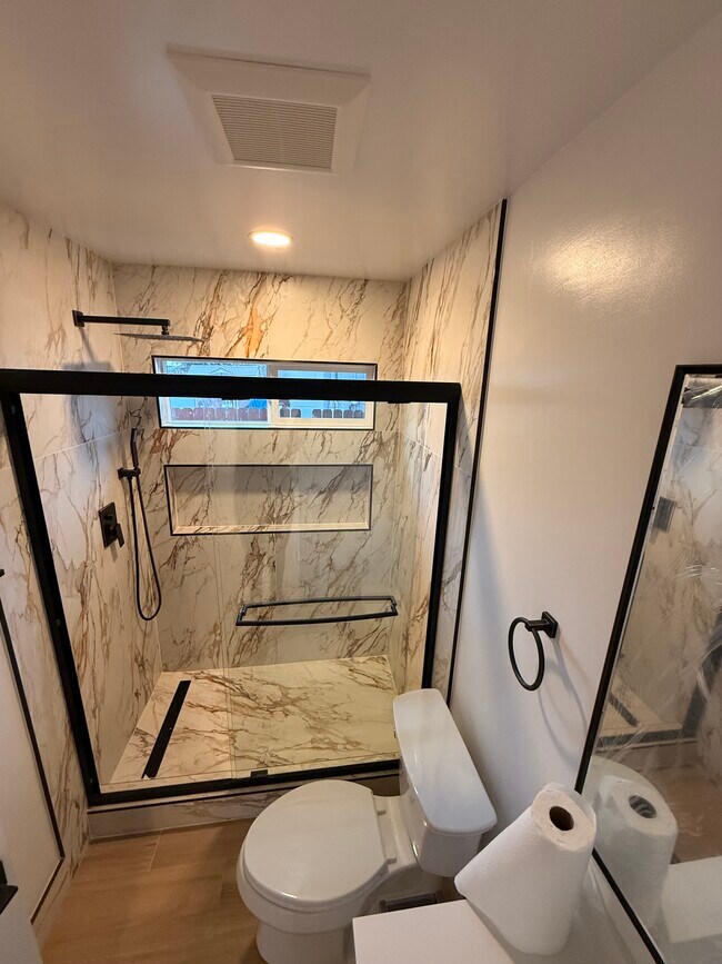 Building Photo - 8620 Beach St