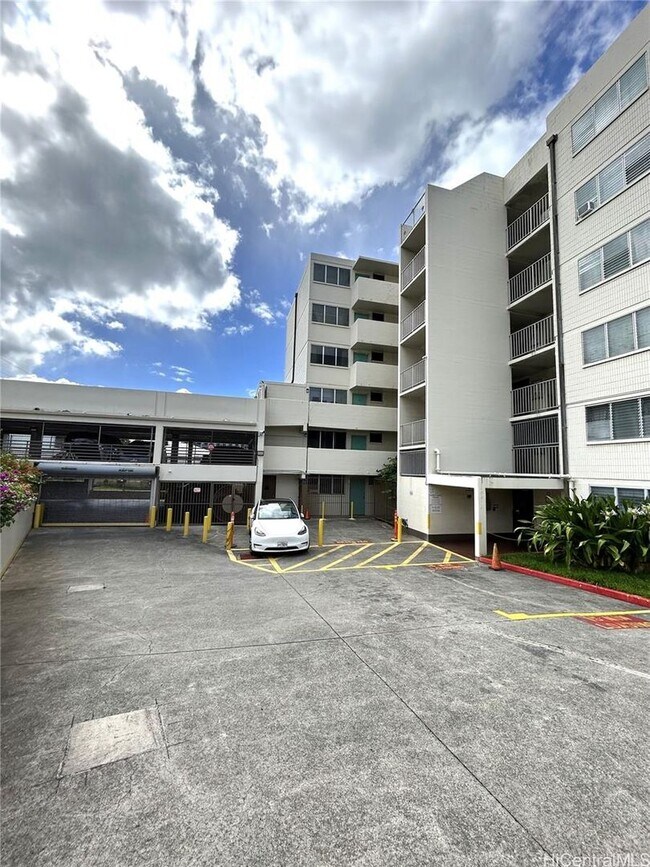 Building Photo - Spacious 1 bedroom! Great Location!