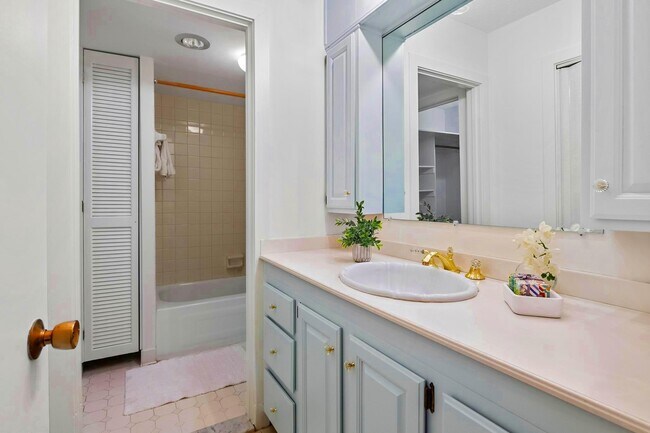 Building Photo - 100 Severn Ave