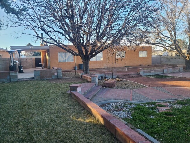 Building Photo - 5708 Piedra Rd NW