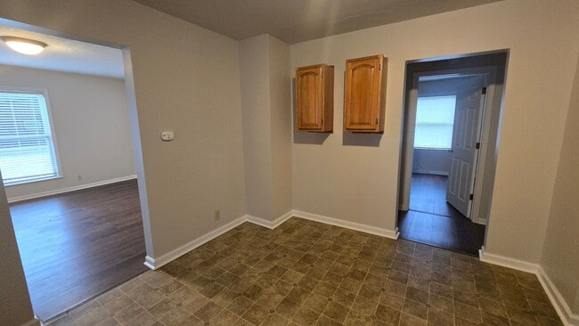 Building Photo - Spacious 4 Bed, 1.5 Bath! ($300 Off Move In Rent! Move in by 1/31!)