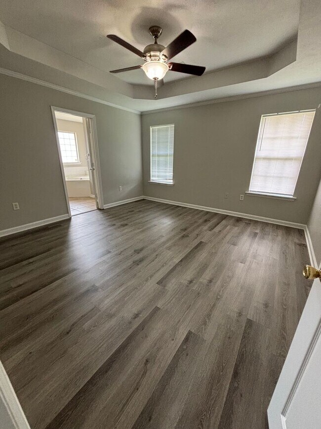 Building Photo - 499 Marble Falls