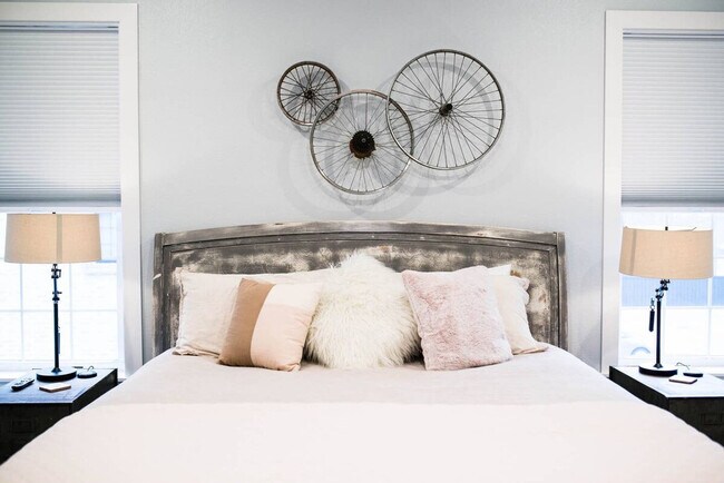 Building Photo - 319 NW A St