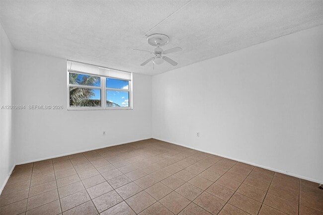 Building Photo - 1075 NE Miami Gardens Dr