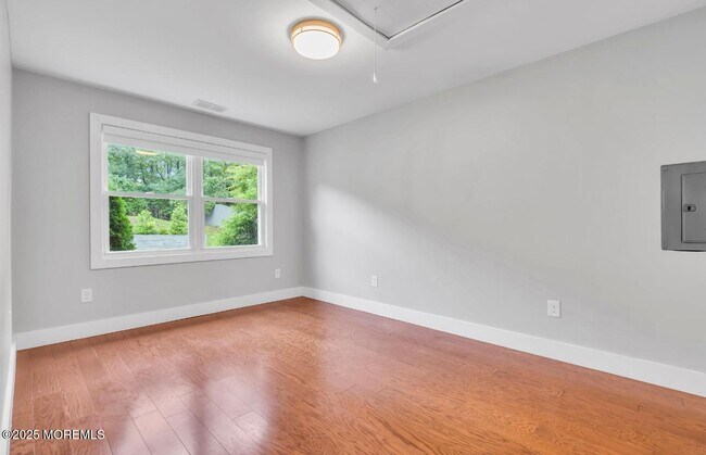 Building Photo - 2300 Oak Knoll Dr