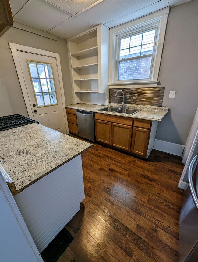 Building Photo - Updated 3 Bedroom in Dormont with AC and Fenced in Yard