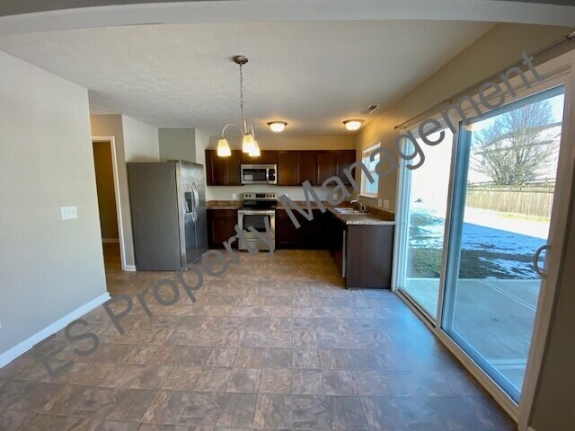 Building Photo - Beautiful 4 bedroom, 2.5 bathroom home in Ingalls- Prairie Hollow Community