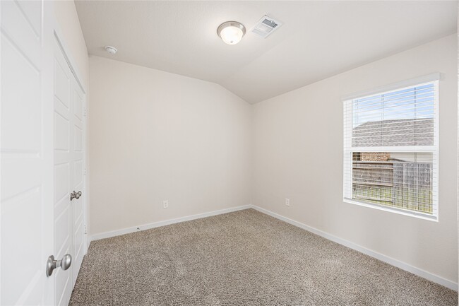 Building Photo - 7103 Blue Oak Dr