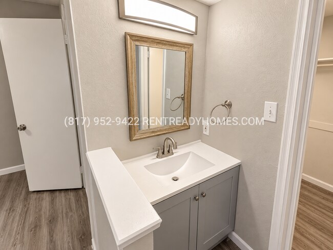 Building Photo - 450 Dollins St